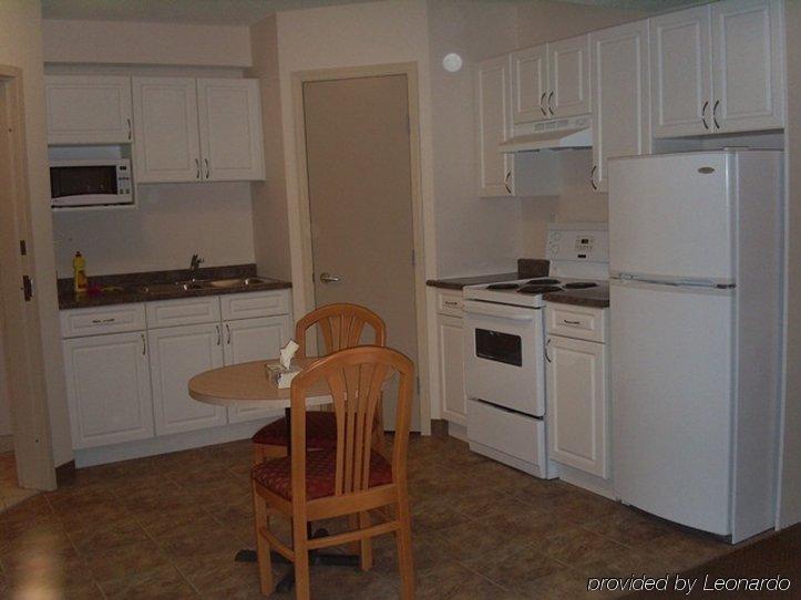 Chateau Motel Эдмонтон Экстерьер фото