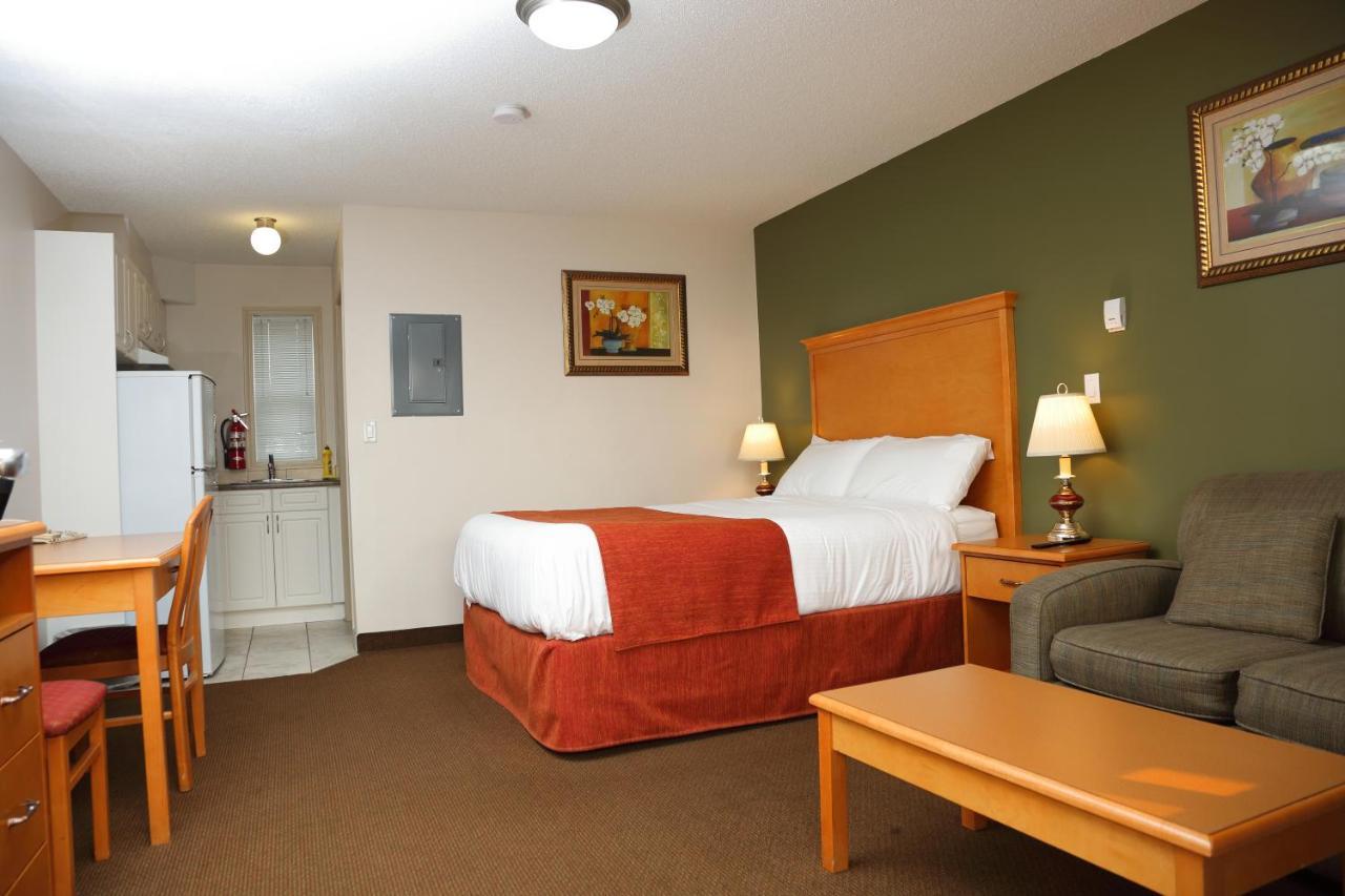 Chateau Motel Эдмонтон Экстерьер фото
